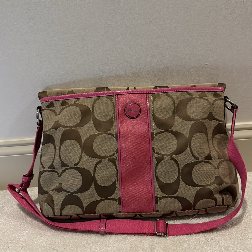 Coach Monogram bag. - Picture 2 of 7